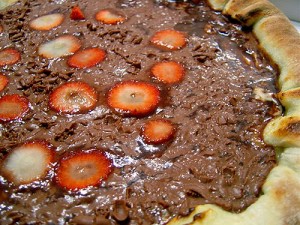 Πίτσα Με Σοκολάτα Και Φράουλες - Βραζιλιάνικη Κουζίνα