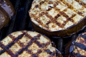Berenjena a la Parrilla [Ψητές Μελιτζάνες με Βότανα] Αργεντίνικη Κουζίνα