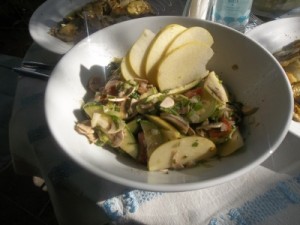 Πικάντικη σαλάτα με ωμά λαχανικά