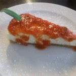 Cheesecake με μαρμελάδα ντομάτα με φασκόμηλο